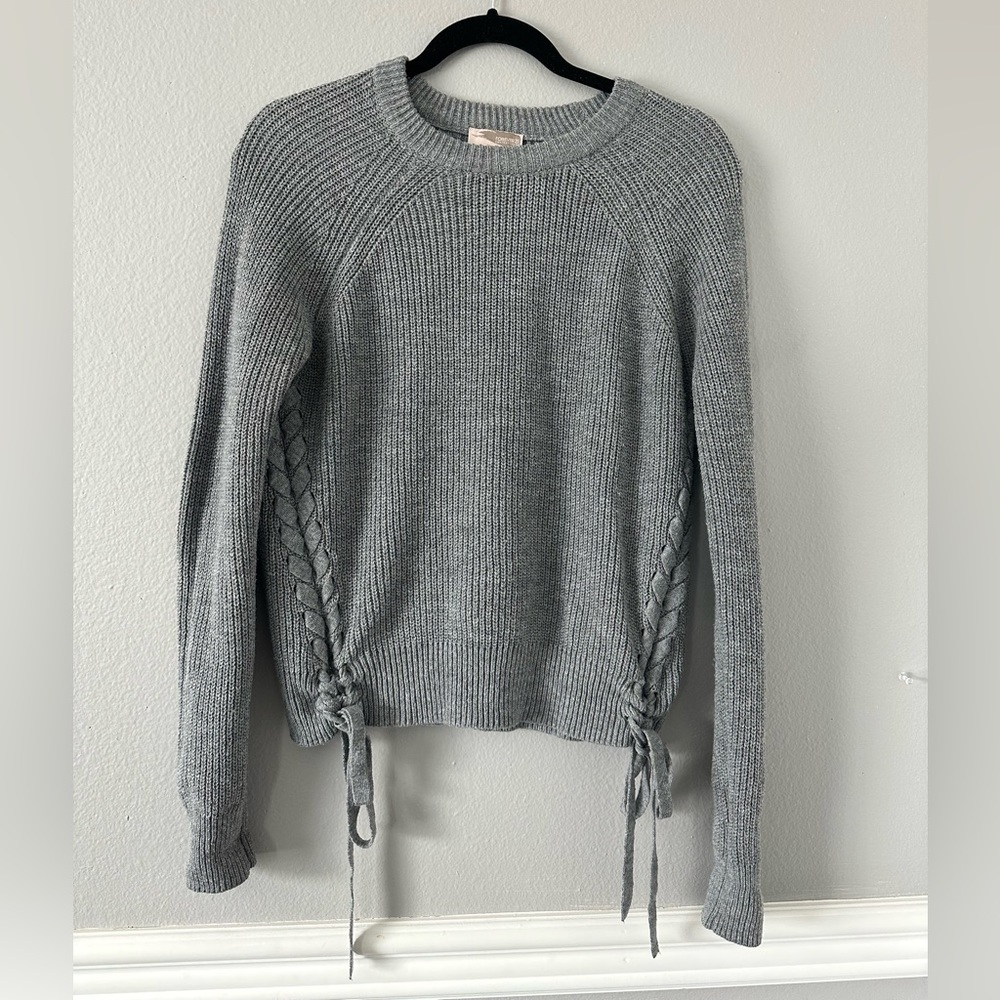 Super cute grey knitted sweater